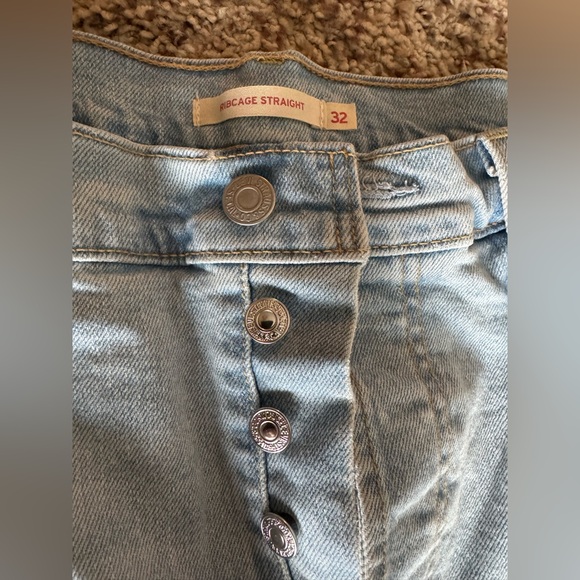 Levi’s Women’s Ultra-High Rise Ribcage Straight Jean Size 32 - Picture 6 of 8